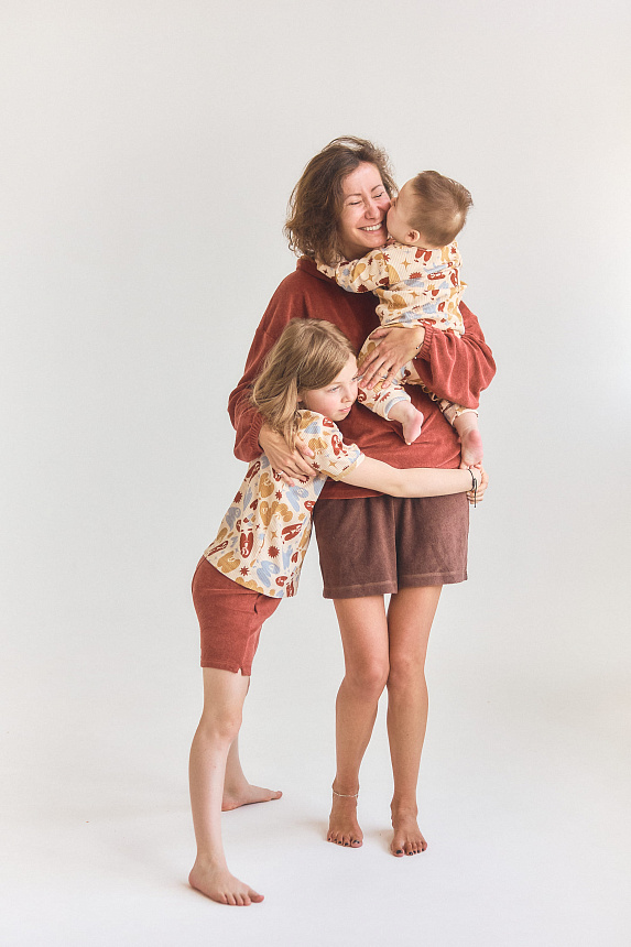 Футболка в рубчик принт буквы